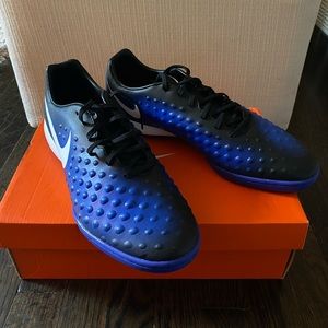 Men’s Nike Magistax Sneakers